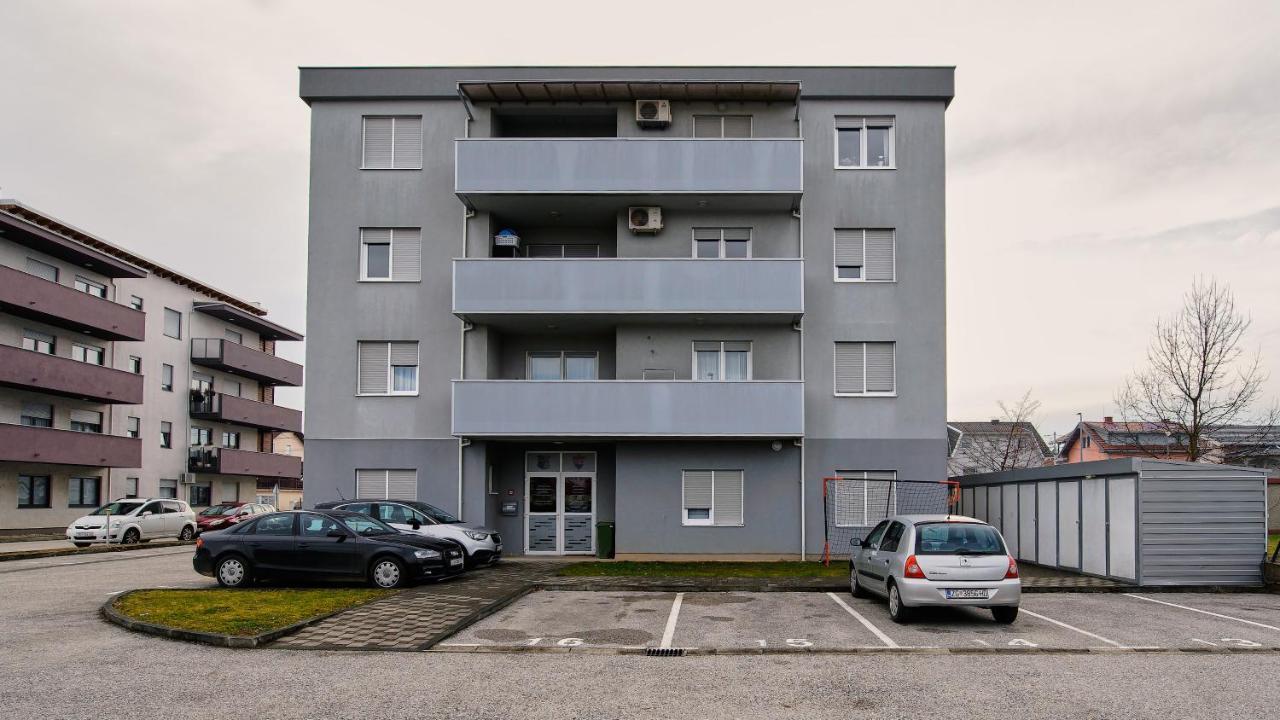 Lovely Apartment Mira Near Airport Zagreb Velika Gorica Exteriör bild