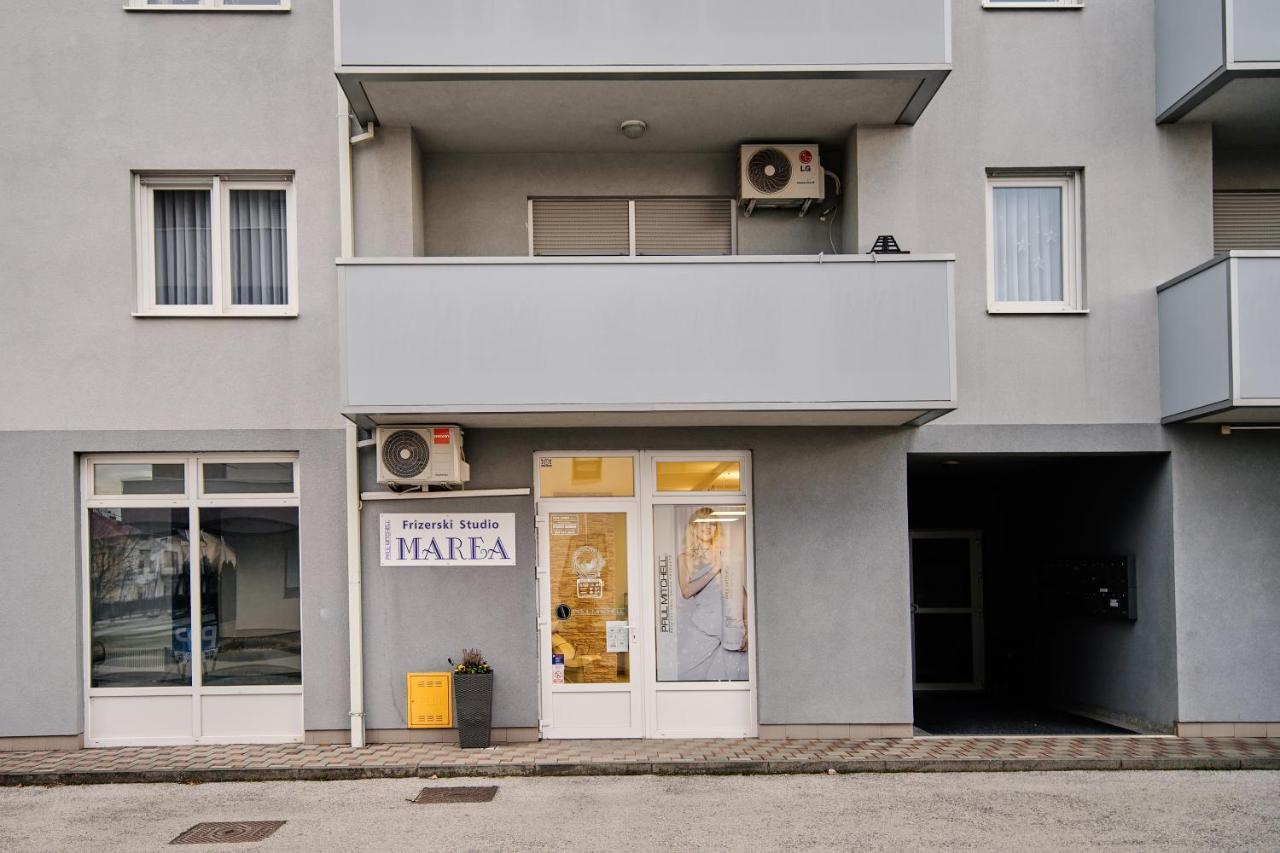 Lovely Apartment Mira Near Airport Zagreb Velika Gorica Exteriör bild